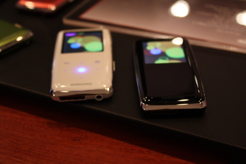 Illustration for article titled Samsung's YP-S3 Gets the LED Out